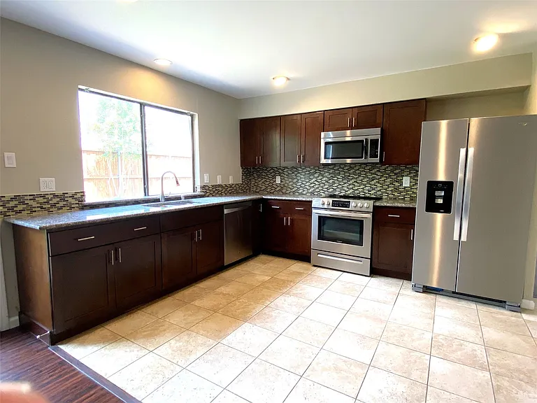 2704 Winding Creek Dr — Photo 9