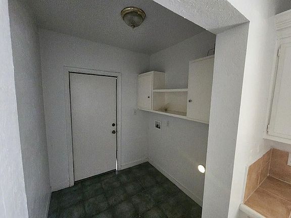 4th image of 2806 1/2 Truxillo Ave