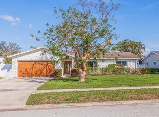 6101 Tanglewood Dr NE, Saint Petersburg, FL 33703