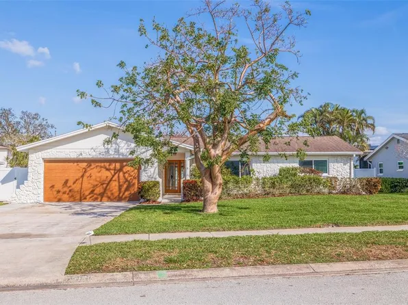 6101 Tanglewood Dr NE, Saint Petersburg, FL 33703