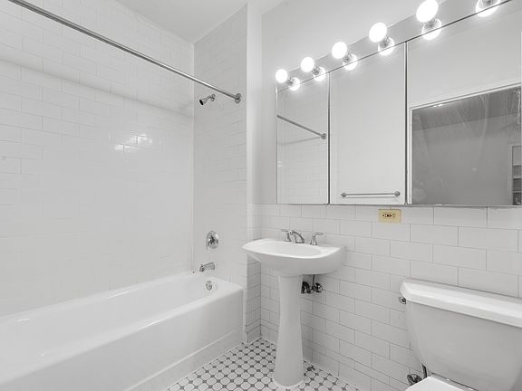 4th image of 90 Washington St APT 4E