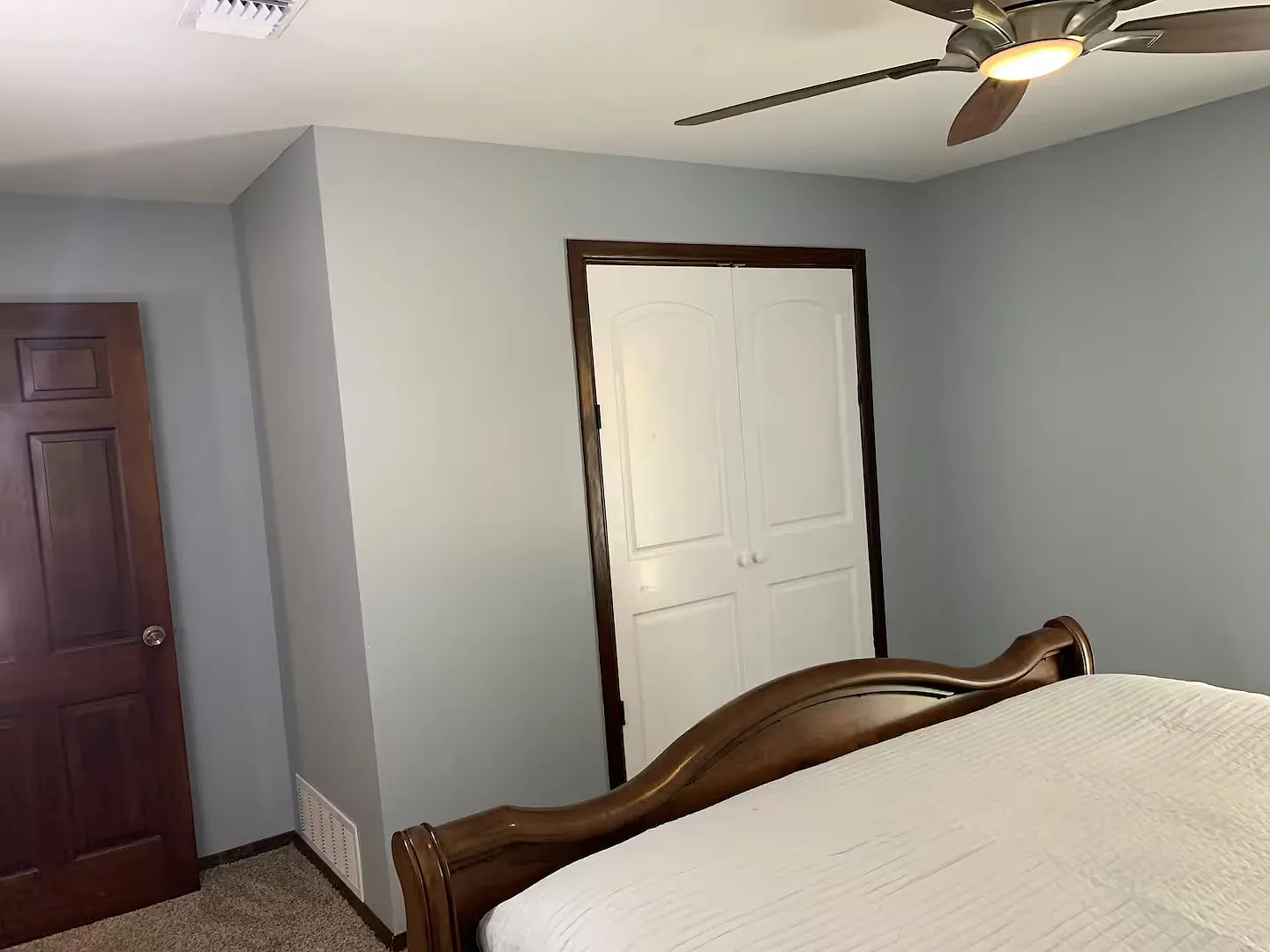 6 bed, 4320 sqft, $1,700 — Photo 2