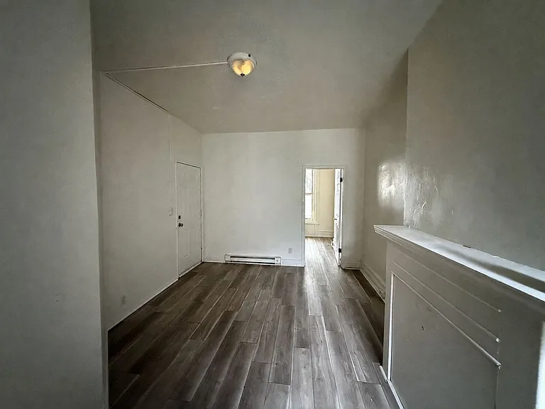 518 W Tilghman St — Photo 3