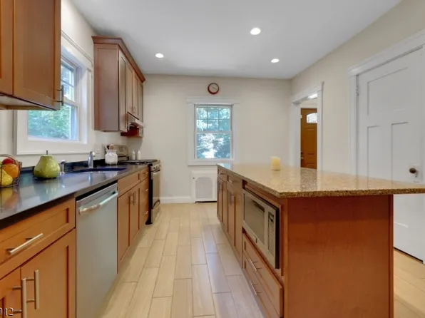 174 Sylvan Ave, Leonia Boro, NJ 07605