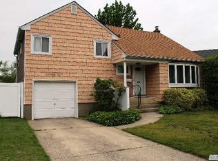 78 Daniel Rd S, Massapequa, NY 11758