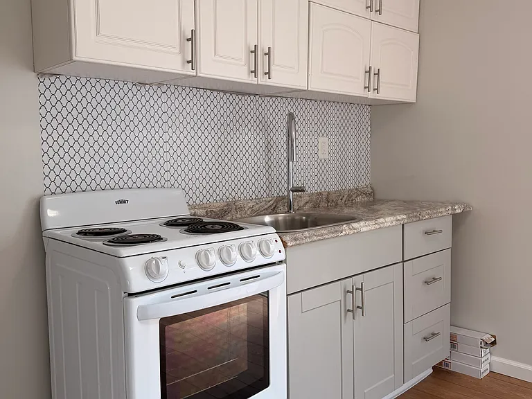 47 Vernon St E #1 — Photo 15
