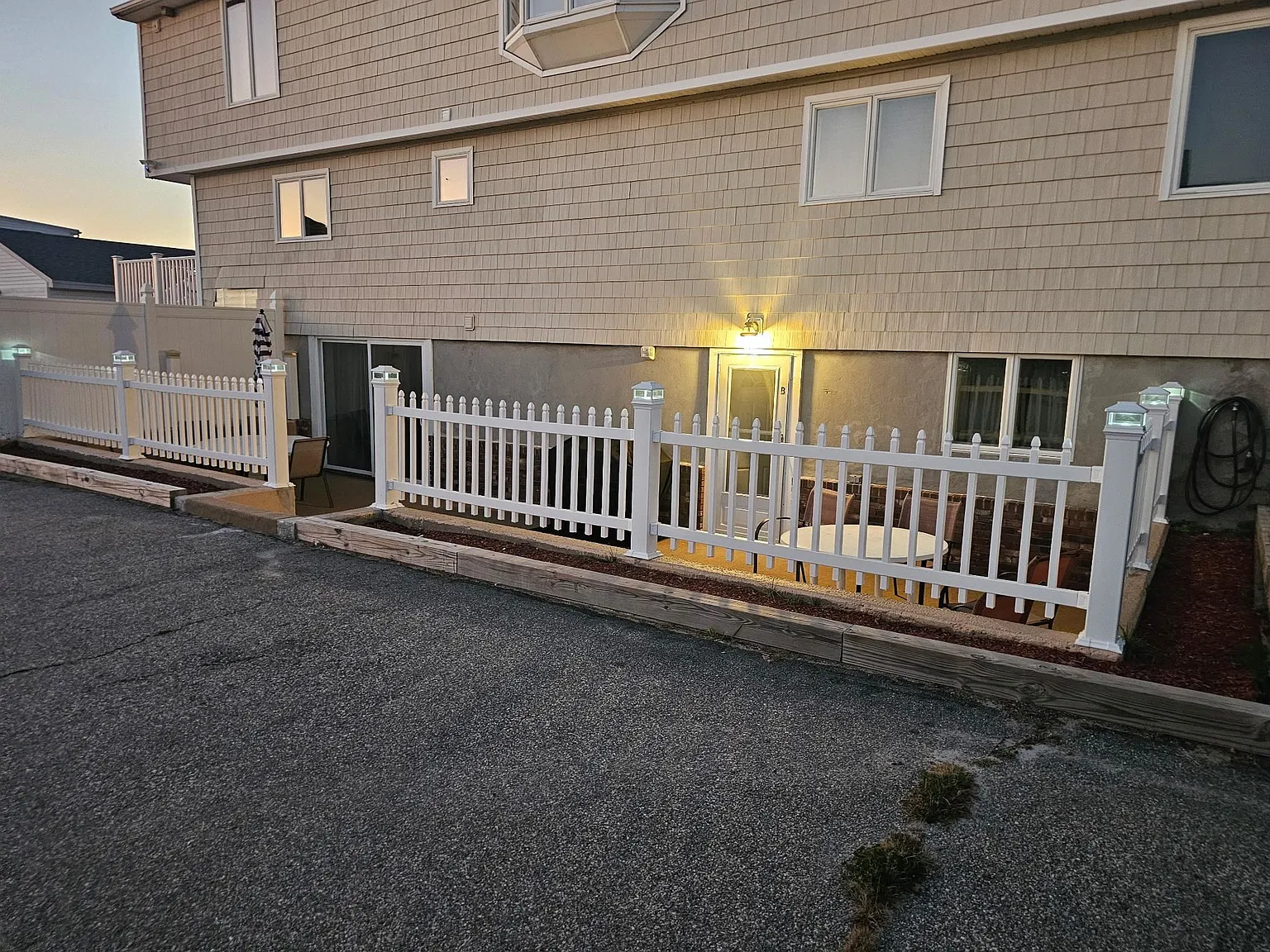 3 bed, 1.0 bath, 1200 sqft, $2,200 — Photo 2