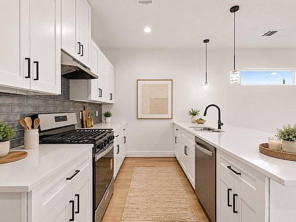 4th image of 8403 Sunnyhill St