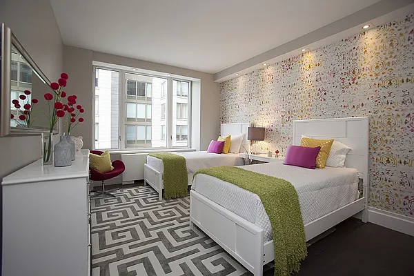 Sold by R New York | media 13