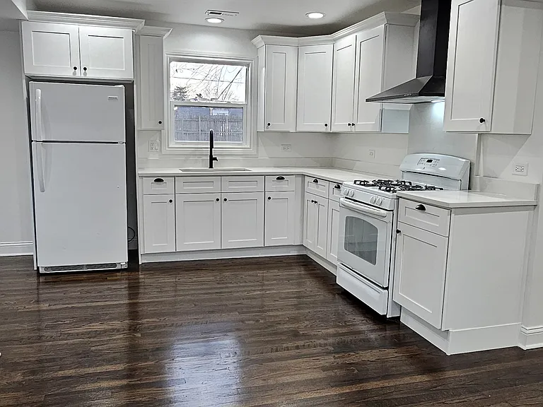 11712 S Harding Ave — Photo 15