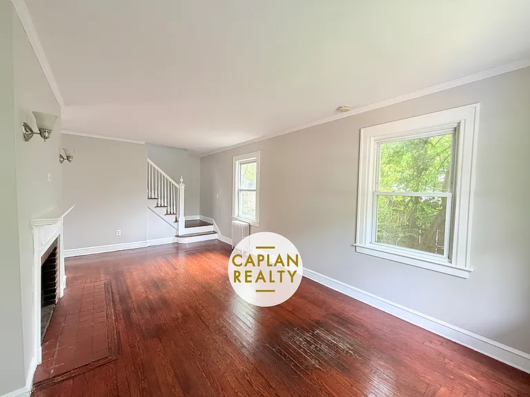 685 Newhall St — Photo 2