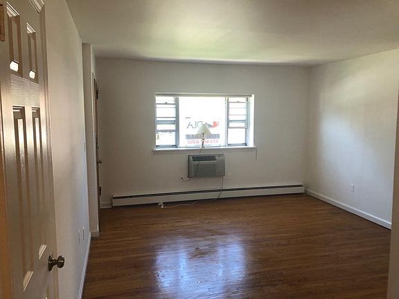 2nd image of 640 Franklin Ave APT 1D