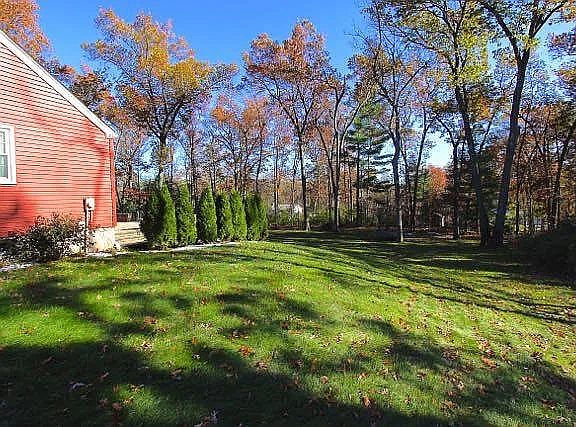 3rd image of 8 Maplewood Dr