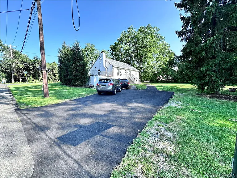 48 Medway Ave — Photo 3
