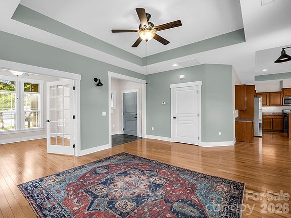 5th image of 595 Summerfield Pl