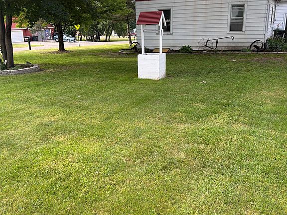 4th image of 700 3rd St SW
