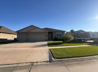 2120 Greenway Dr, Aurora, NE 68818