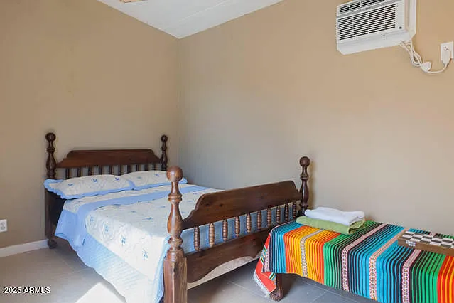 1 bed, 1.0 bath, 250 sqft, $800 — Photo 2