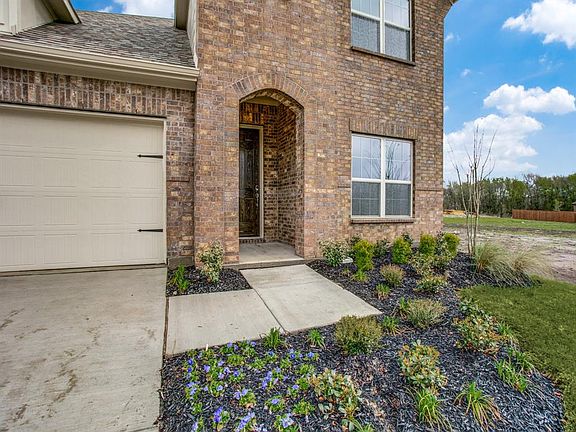 3rd image of 5920 Horsetail Dr