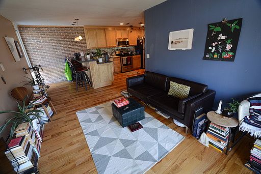 2nd image of 1015 W Huron St APT 6