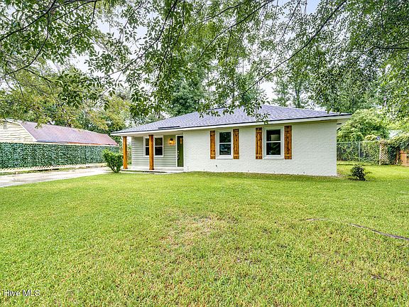 3rd image of 114 Candlewood Dr