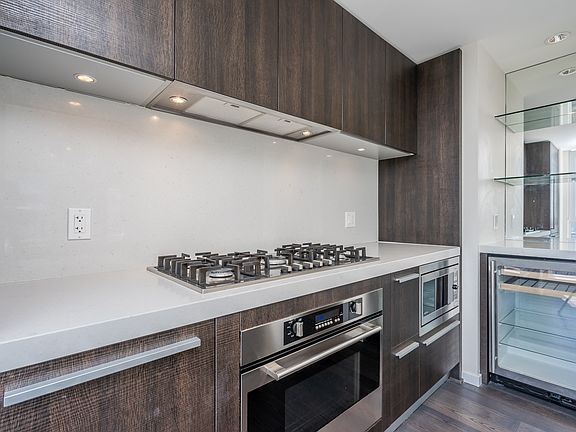 5th image of 1351 Continental St