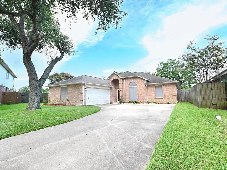 203 Colony Creek Dr — Photo 1