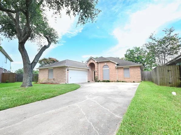 203 Colony Creek Dr, Dickinson, TX 77539