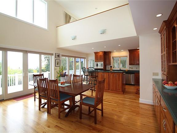 5th image of 8 Hillside Dr