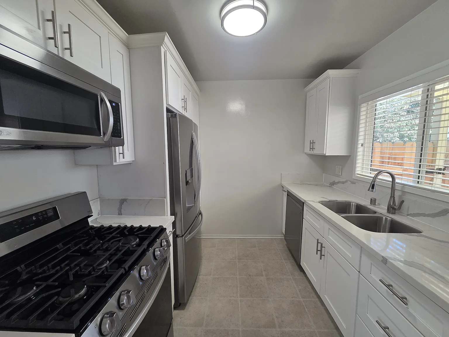 1 bed, 650 sqft, $1,900 — Photo 1