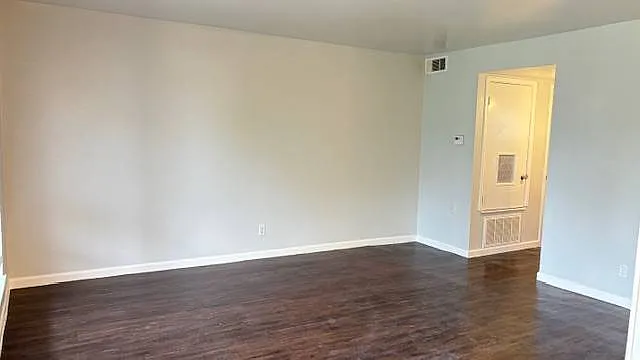 Westwinds Apartments — Photo 8