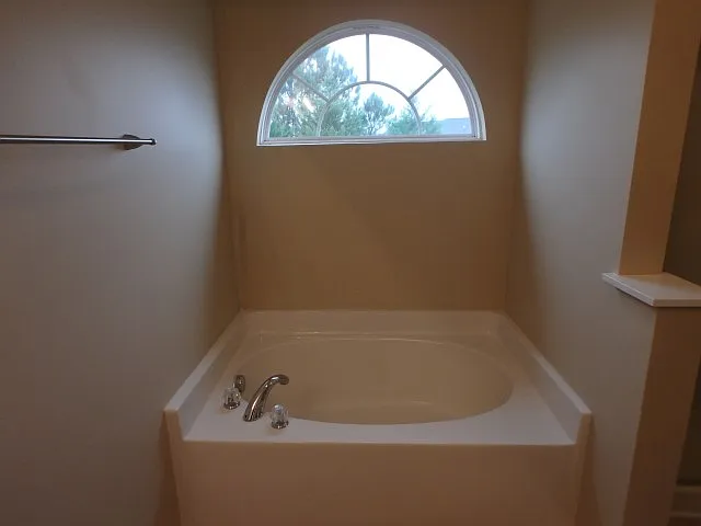 121 Hampton Lake Dr — Photo 13