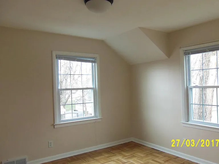 715 W Exchange St — Photo 9