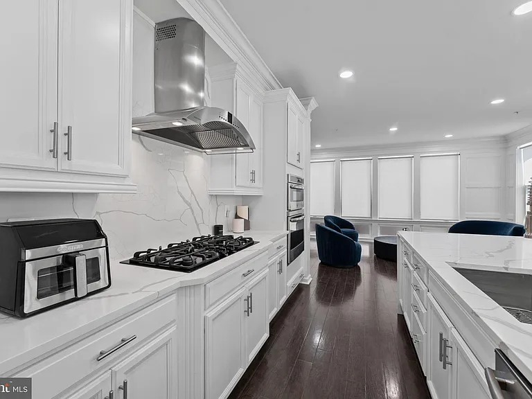 515 Riversail Ln — Photo 8