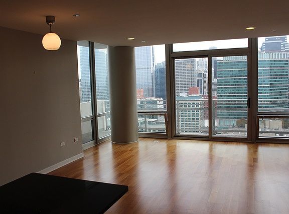 2nd image of 737 W Washington Blvd APT 3106