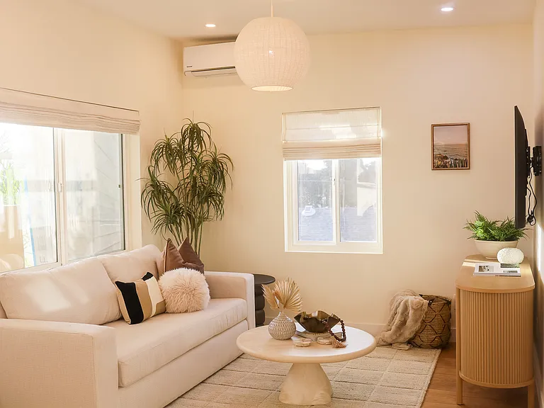 216 S Clementine St #3 — Photo 2