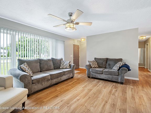 5th image of 219 Woodhaven Dr