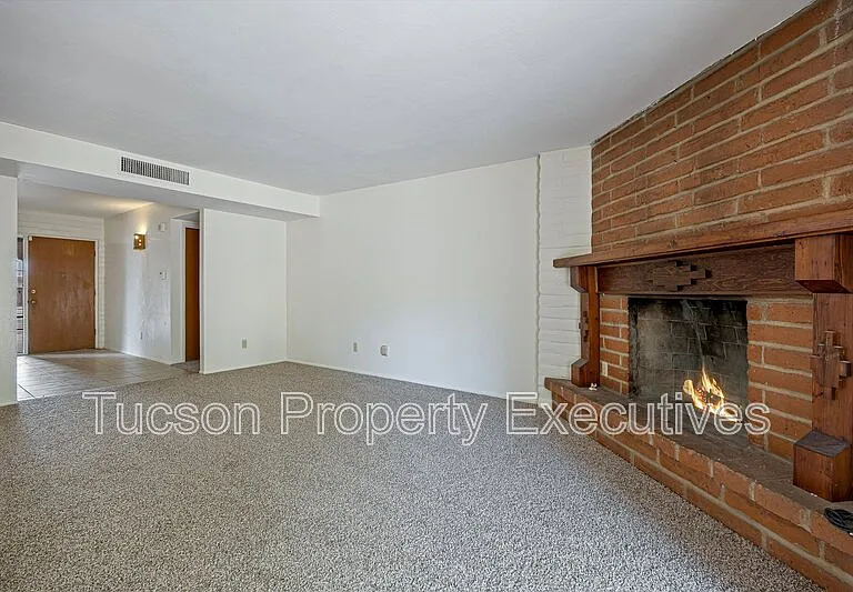 3534 N Palmer Dr — Photo 8