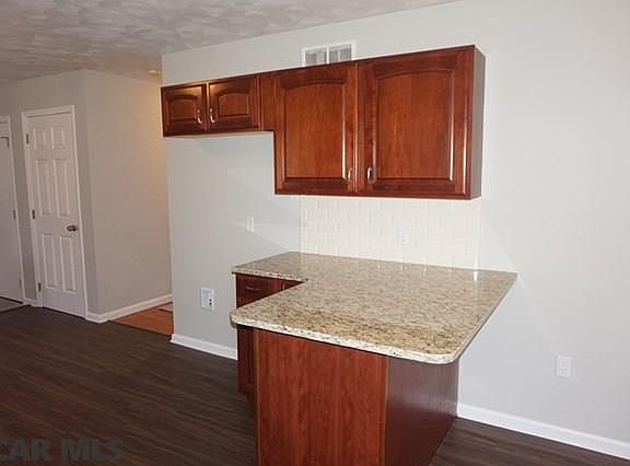 4th image of 402 Wiltshire Dr