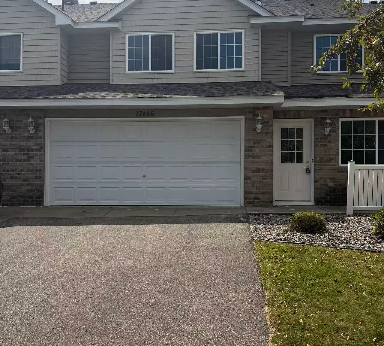 3 bed, 2.5 bath, 1400 sqft, $2,300 — Photo 1