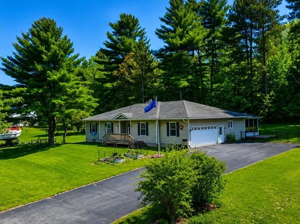 69 Edgewood Drive, Newport City, VT 05855