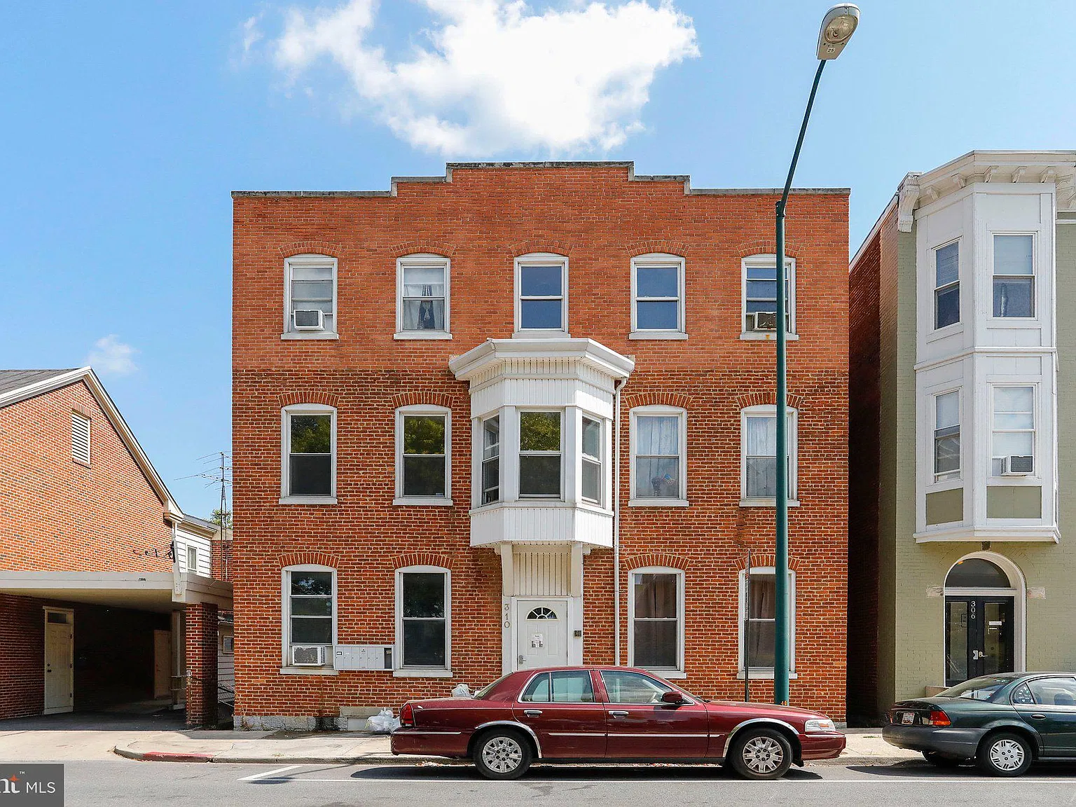 1 bed, 1.0 bath, 6198 sqft, $900 — Photo 1