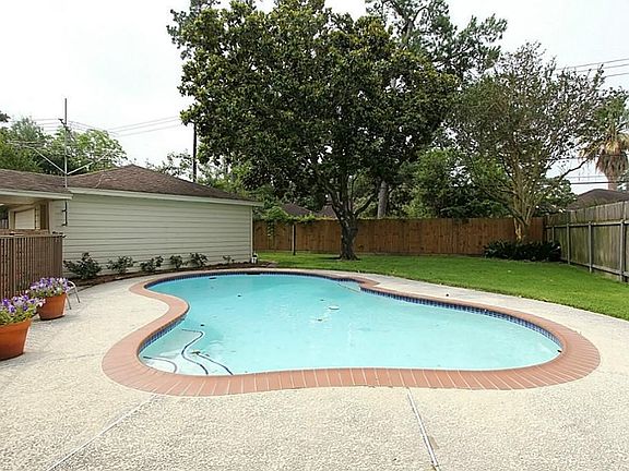 2nd image of 1023 Cheshire Ln