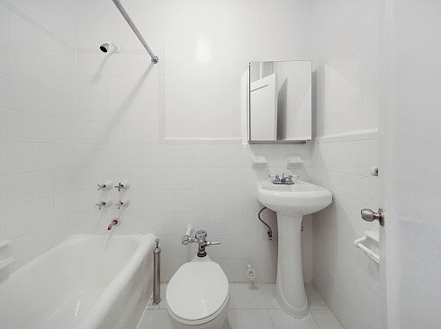 5th image of 313 E 9th St #5