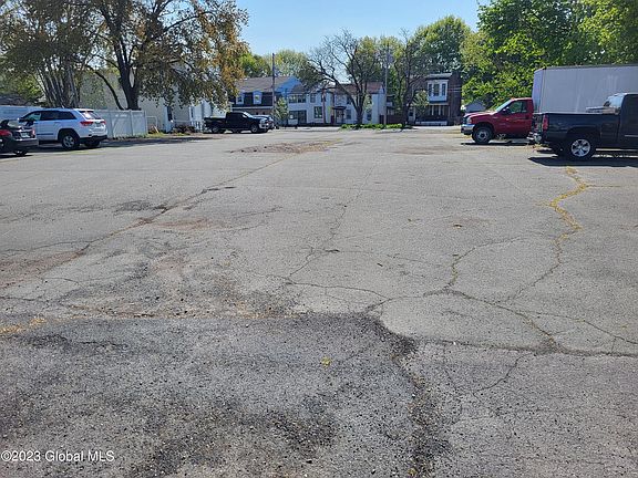 4th image of 423 3rd Avenue