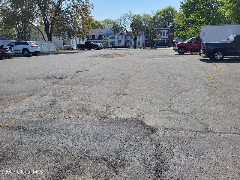 4th image of 423 3rd Avenue
