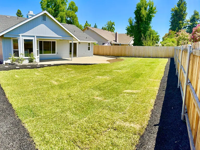 1654 Rebecca Dr — Photo 19