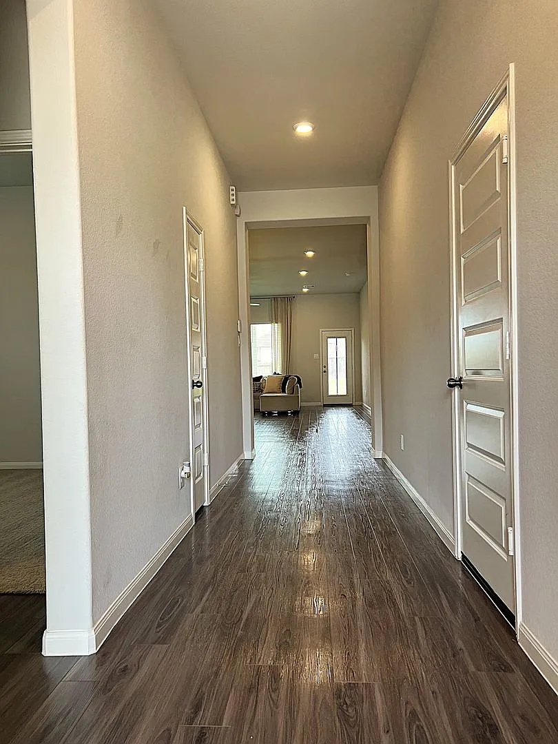 Like New Brookshire Home Ready to Occupy — Photo 2