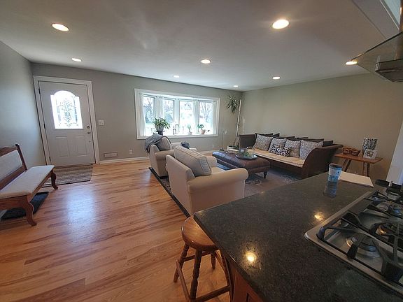 5th image of 3101 36th Ave NE