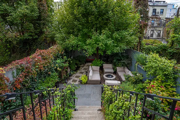 Sold by Compass | media 23